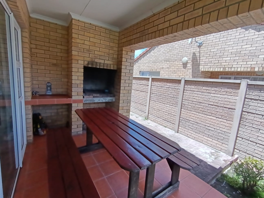 2 Bedroom Property for Sale in Parsonsvlei Eastern Cape